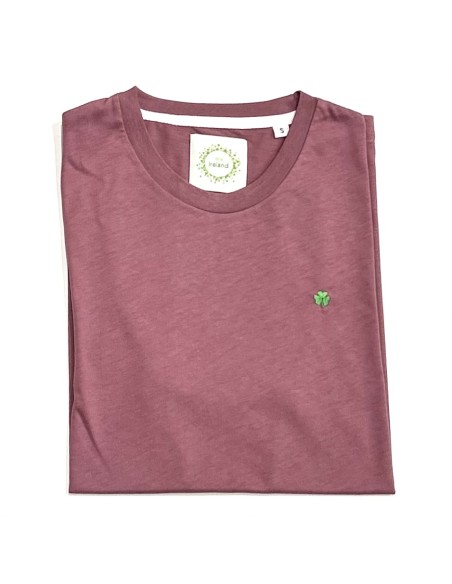 CAMISETA ROSA OSCURO CON TRÉBOL BORDADO
