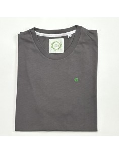 CAMISETA GRIS CON TREBOL BORDADO