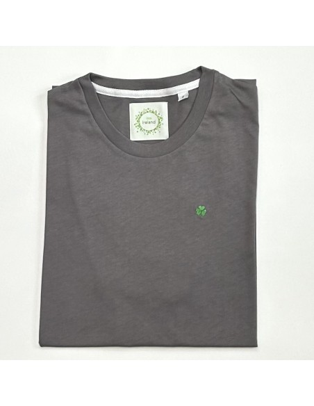 CAMISETA GRIS CON TREBOL BORDADO