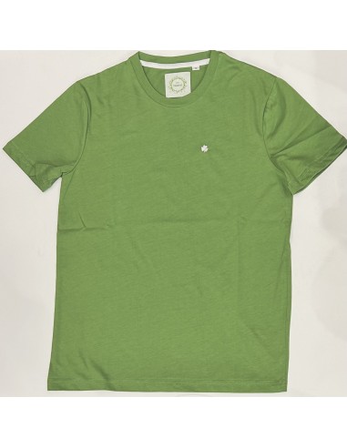 CAMISETA VERDE CON TREBOL BORDADO