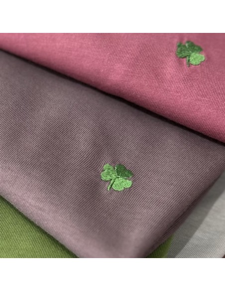 GREEN T-SHIRT WITH EMBROIDERED TREBOL