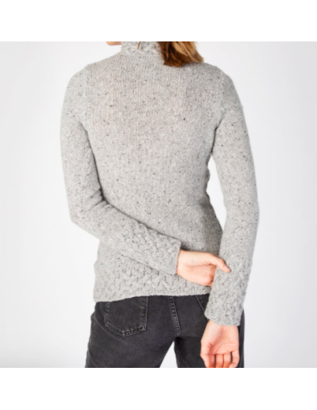 Jersey trenzado con cuello chimenea